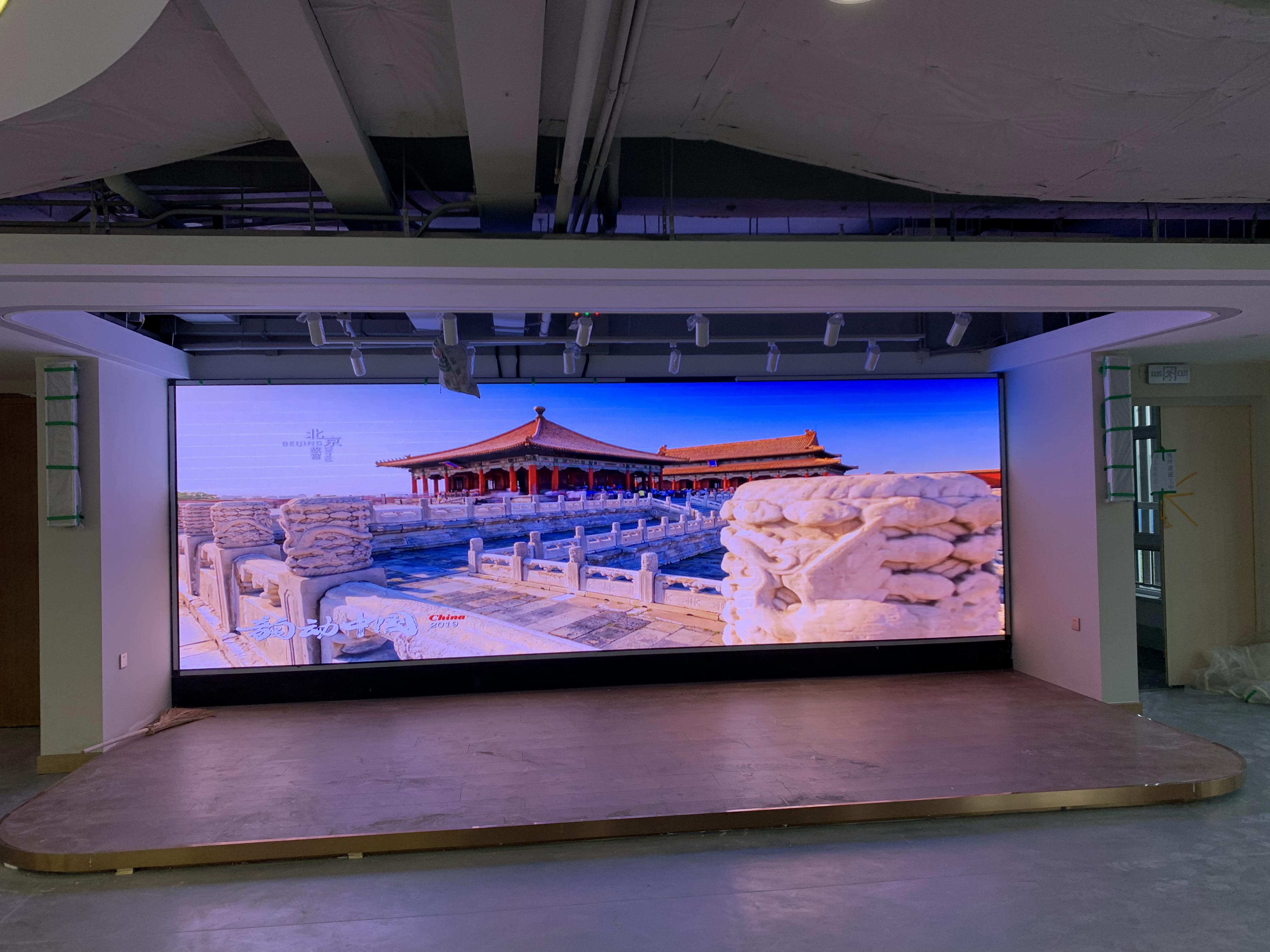 不同類型的LED芯片（如國產(chǎn)、進口）對顯示屏的壽命和穩(wěn)定性有哪些影響？